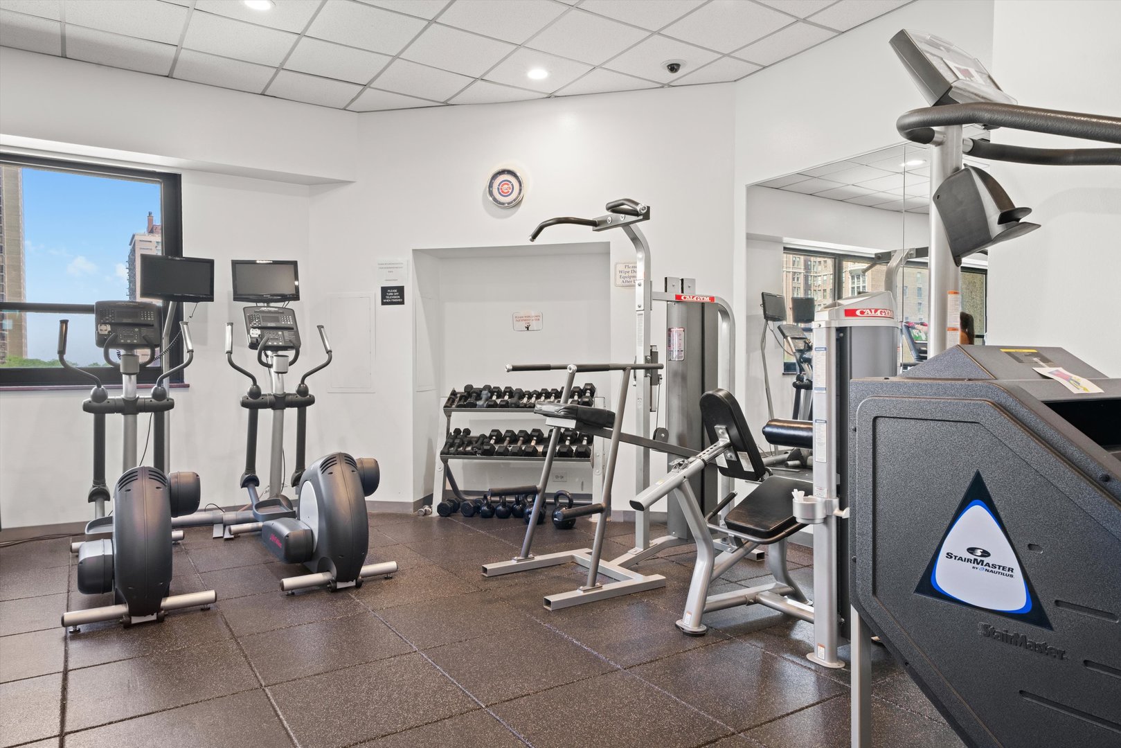 1030 North State Street, Unit 39A Chicago, IL 60610 - Photo 25 of 36 a view of a room with gym equipment