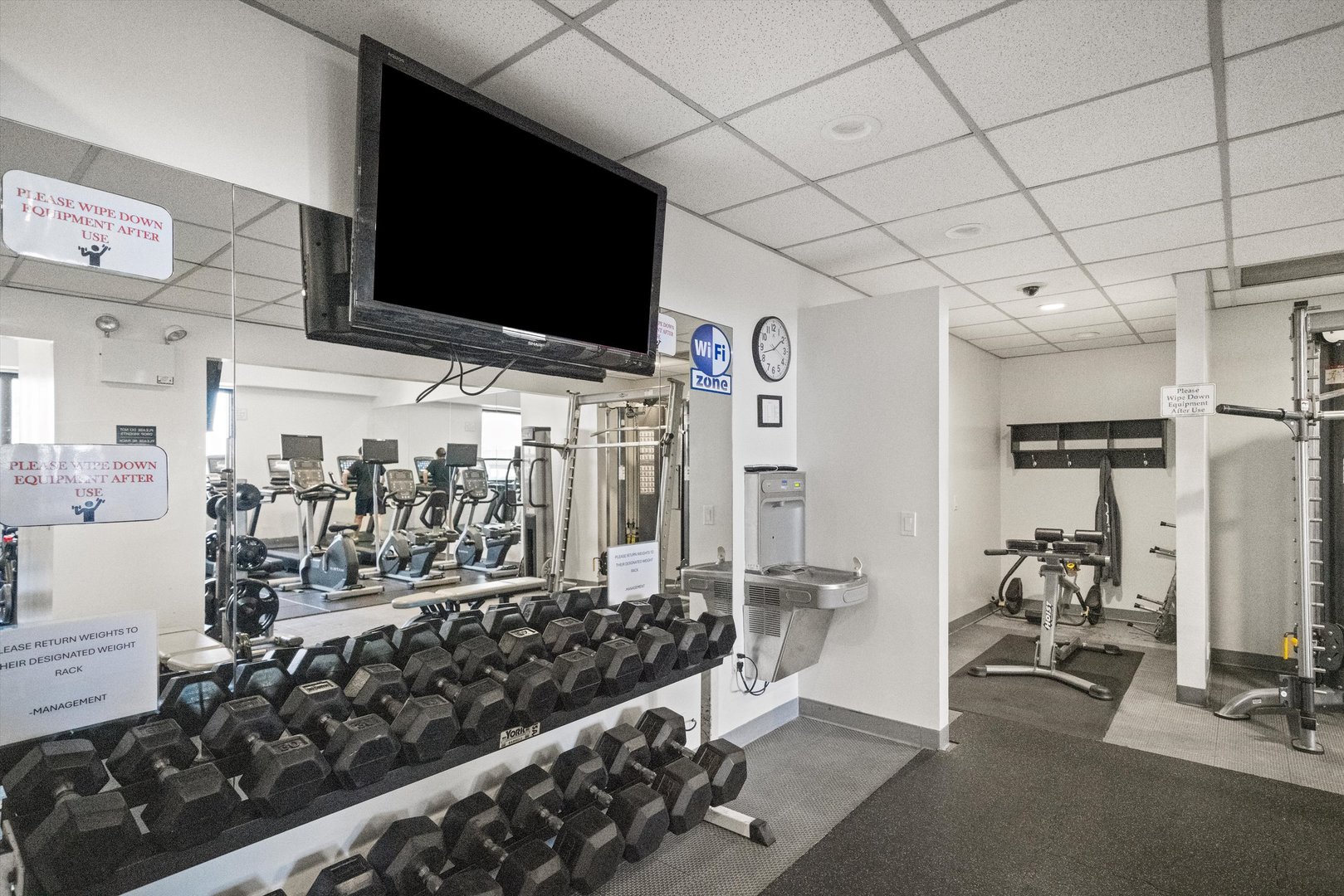 1030 North State Street, Unit 39A Chicago, IL 60610 - Photo 27 of 36 a view of a room with gym equipment
