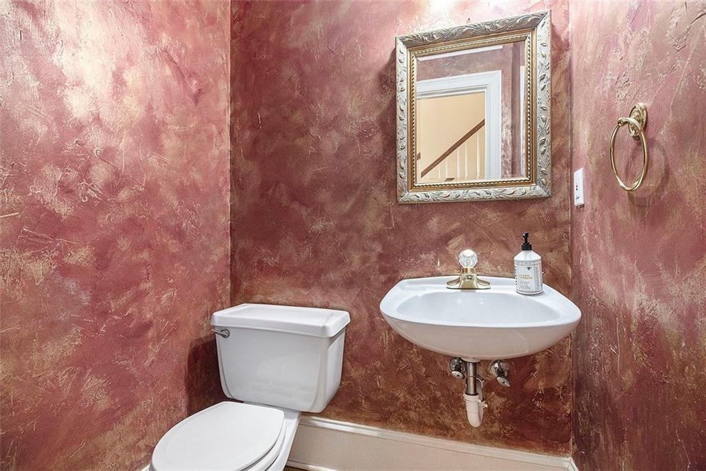 2520 Summeroak Drive Tucker, GA 30084 - Photo 17 of 37 a bathroom with a toilet a sink and mirror