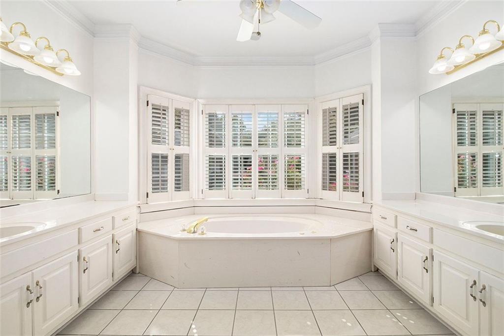 2520 Summeroak Drive Tucker, GA 30084 - Photo 19 of 37 a large white kitchen with granite countertop a large white tub