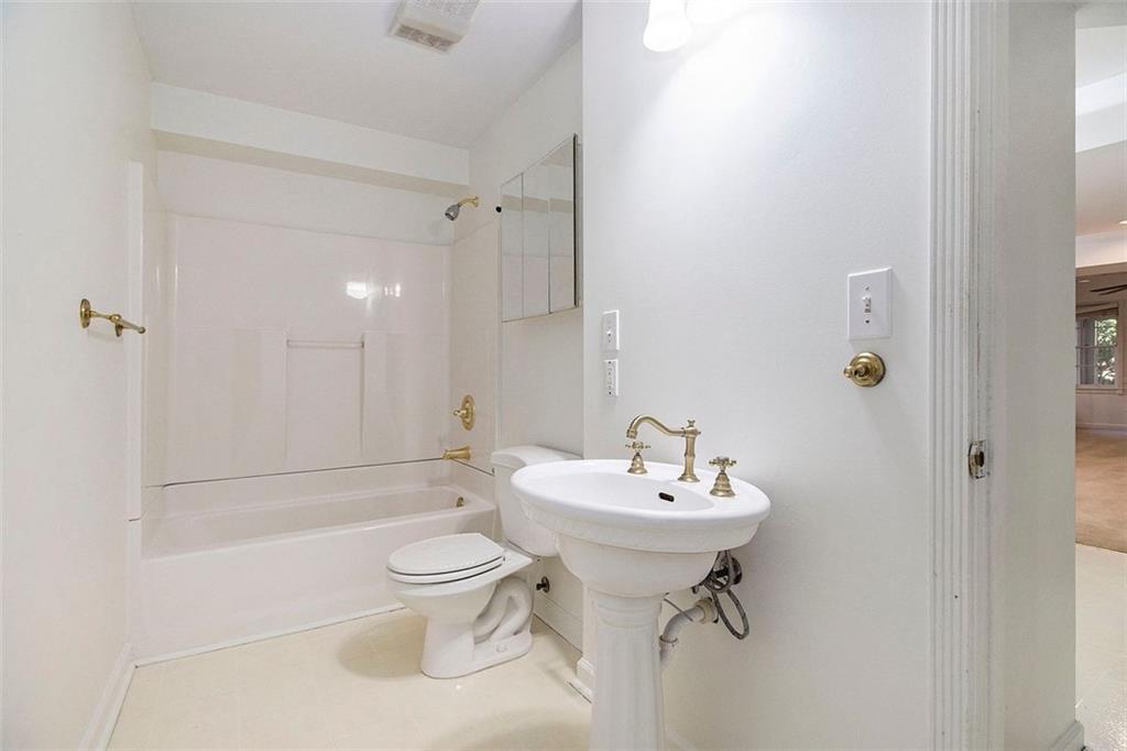 2520 Summeroak Drive Tucker, GA 30084 - Photo 27 of 37 a bathroom with a sink toilet and shower