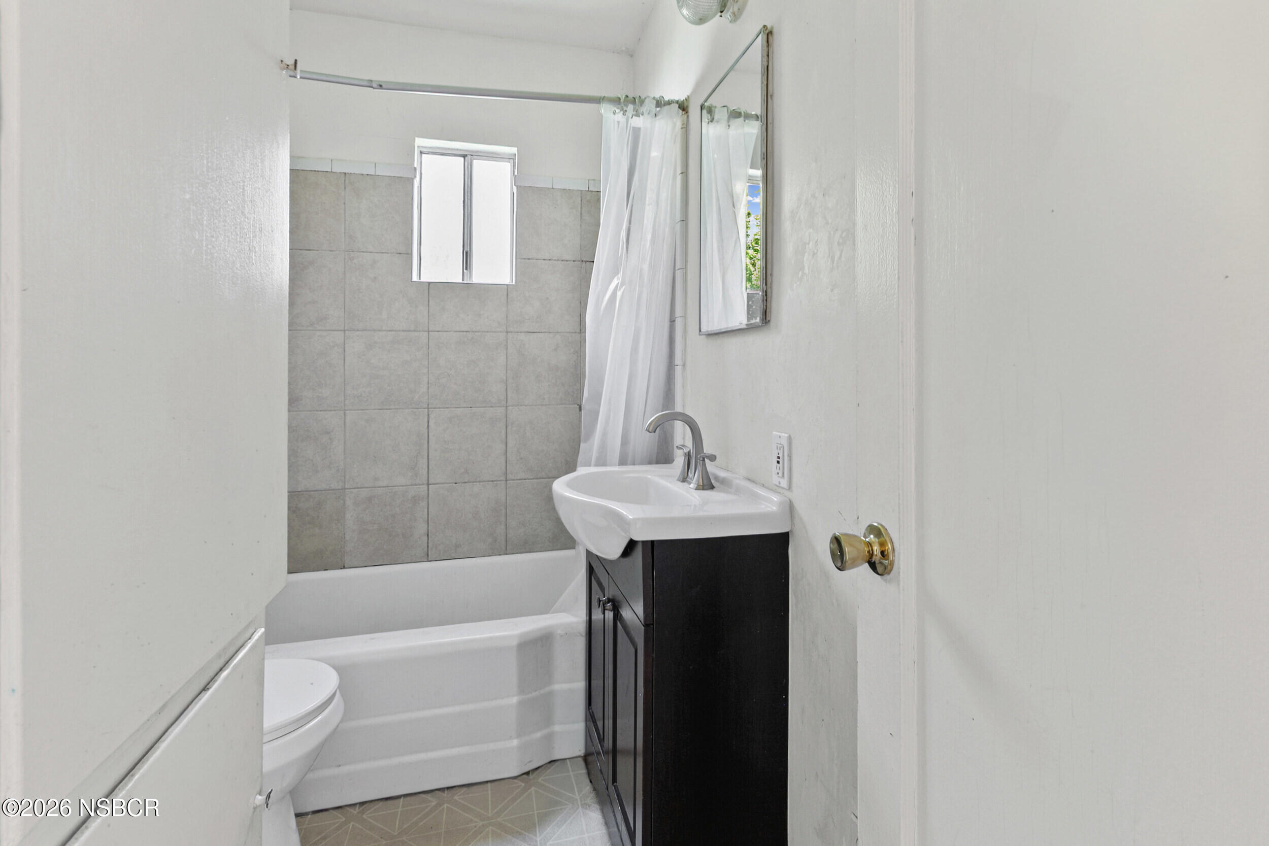 406 South I Street Lompoc, CA 93436 - Photo 11 of 15 9_img_6513