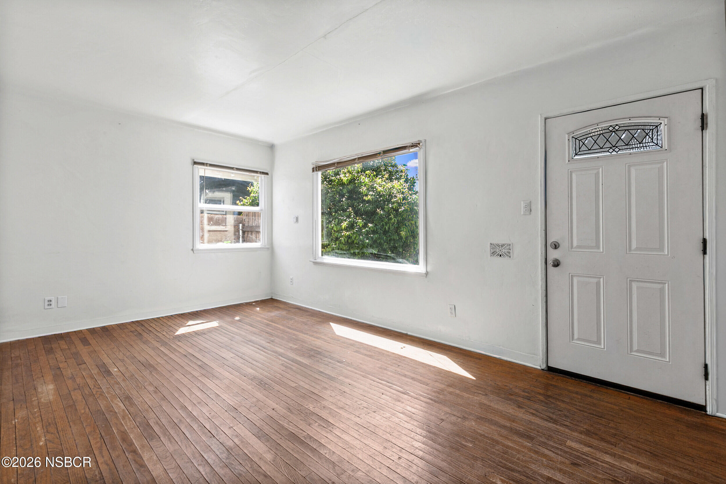 406 South I Street Lompoc, CA 93436 - Photo 4 of 15 2_img_6526