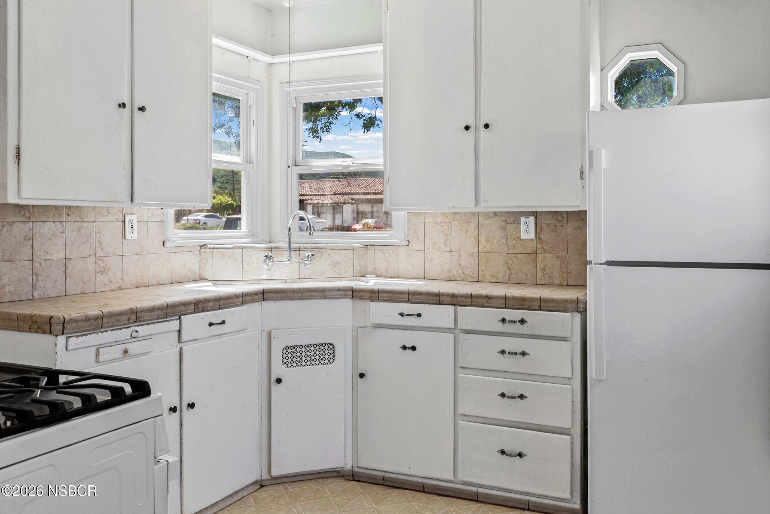 406 South I Street Lompoc, CA 93436 - Photo 5 of 15 3_img_6543