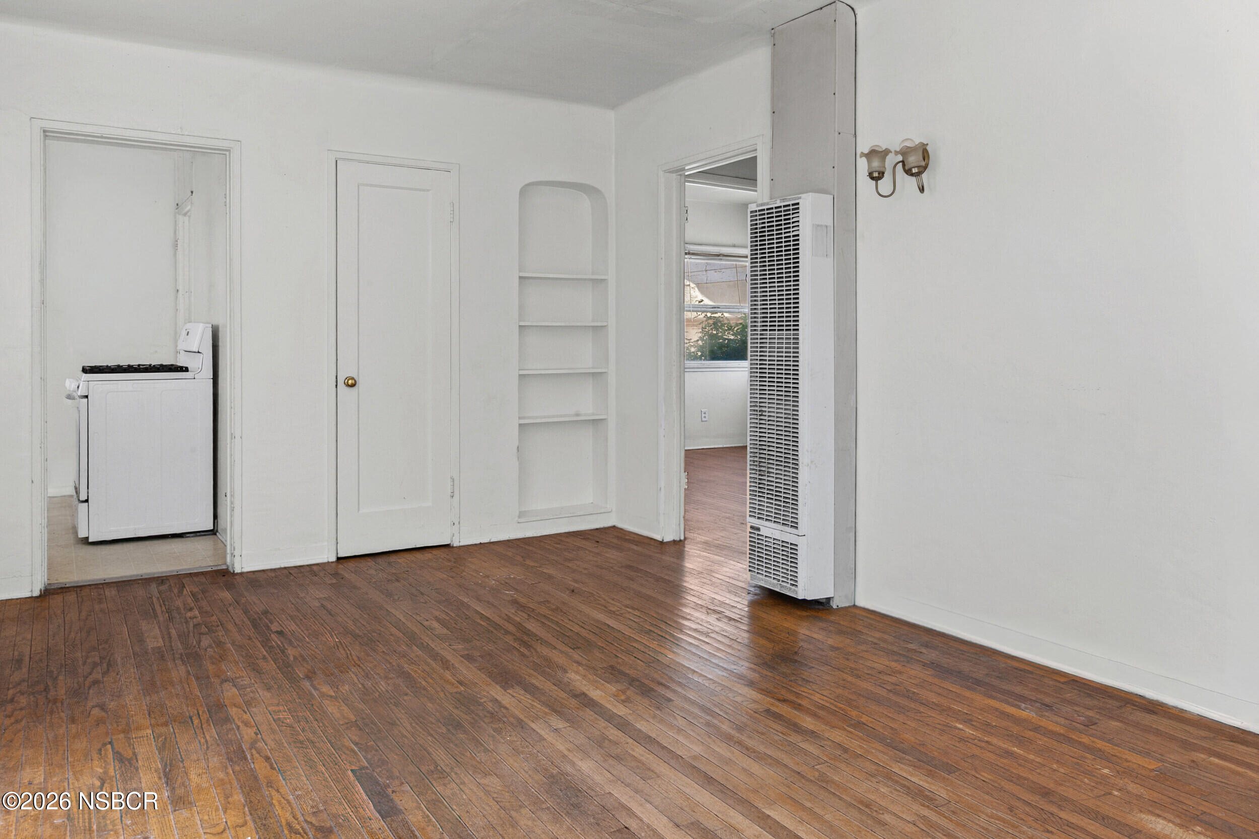 406 South I Street Lompoc, CA 93436 - Photo 7 of 15 5_img_6489