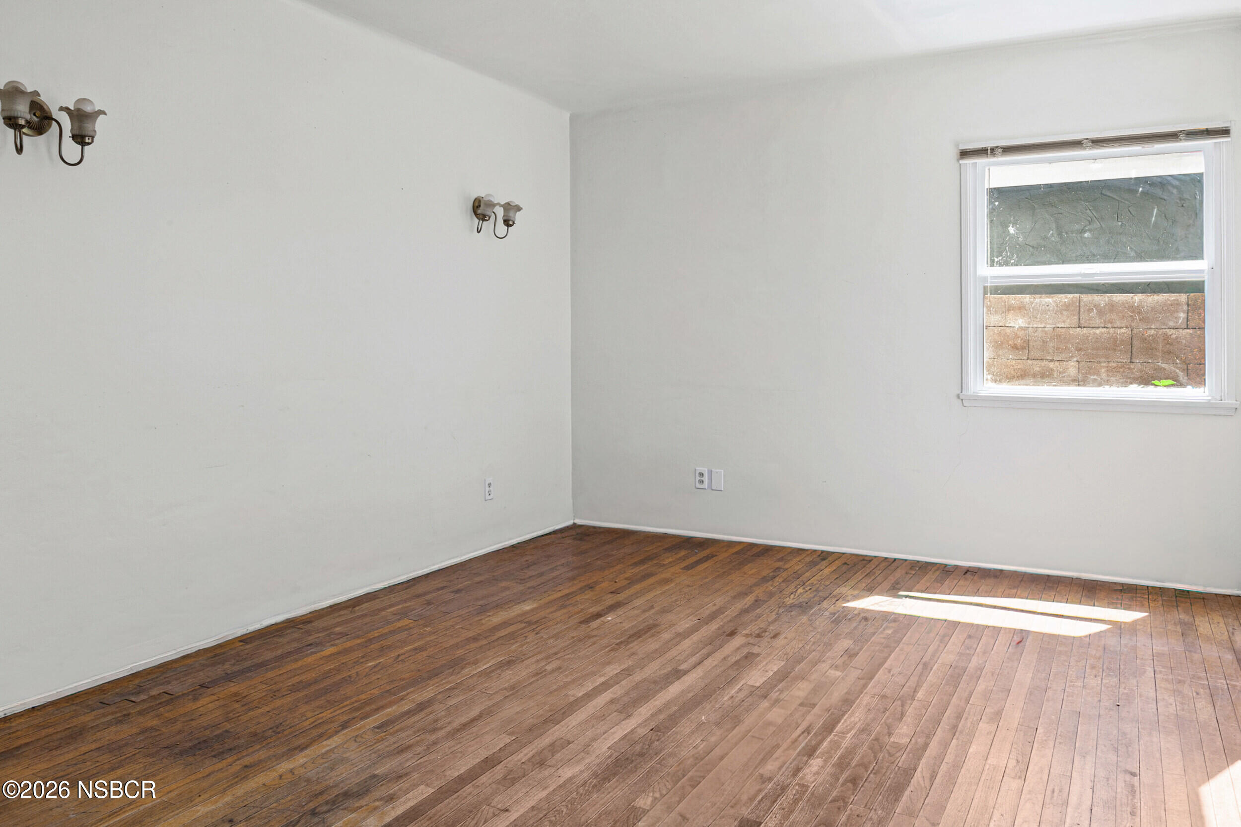 406 South I Street Lompoc, CA 93436 - Photo 8 of 15 6_img_6486