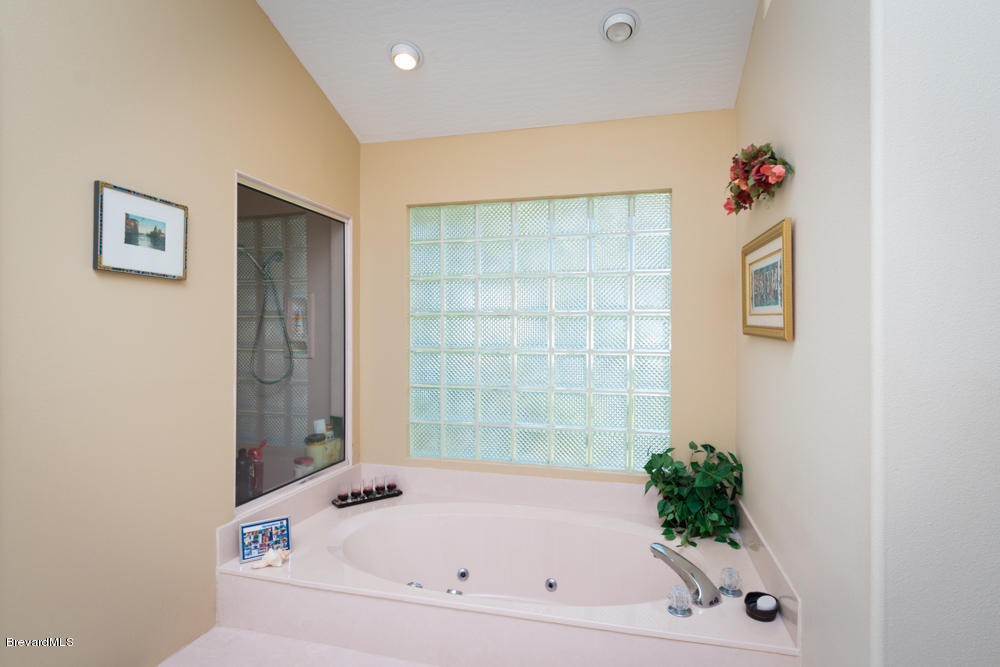 4696 Canard Road Melbourne, FL 32934 - Photo 16 of 19 MASTER BATH 1