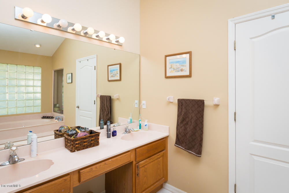 4696 Canard Road Melbourne, FL 32934 - Photo 17 of 19 MASTER BATH 2