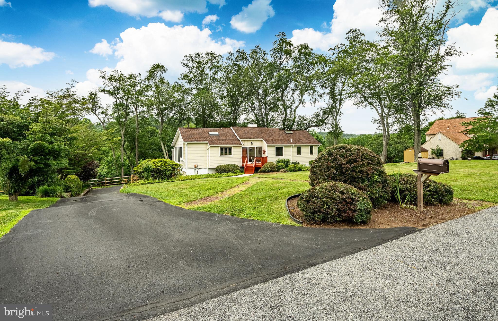 1009 North Ridge Road Chadds Ford, PA 19317 - Photo 8 of 55 Driveway