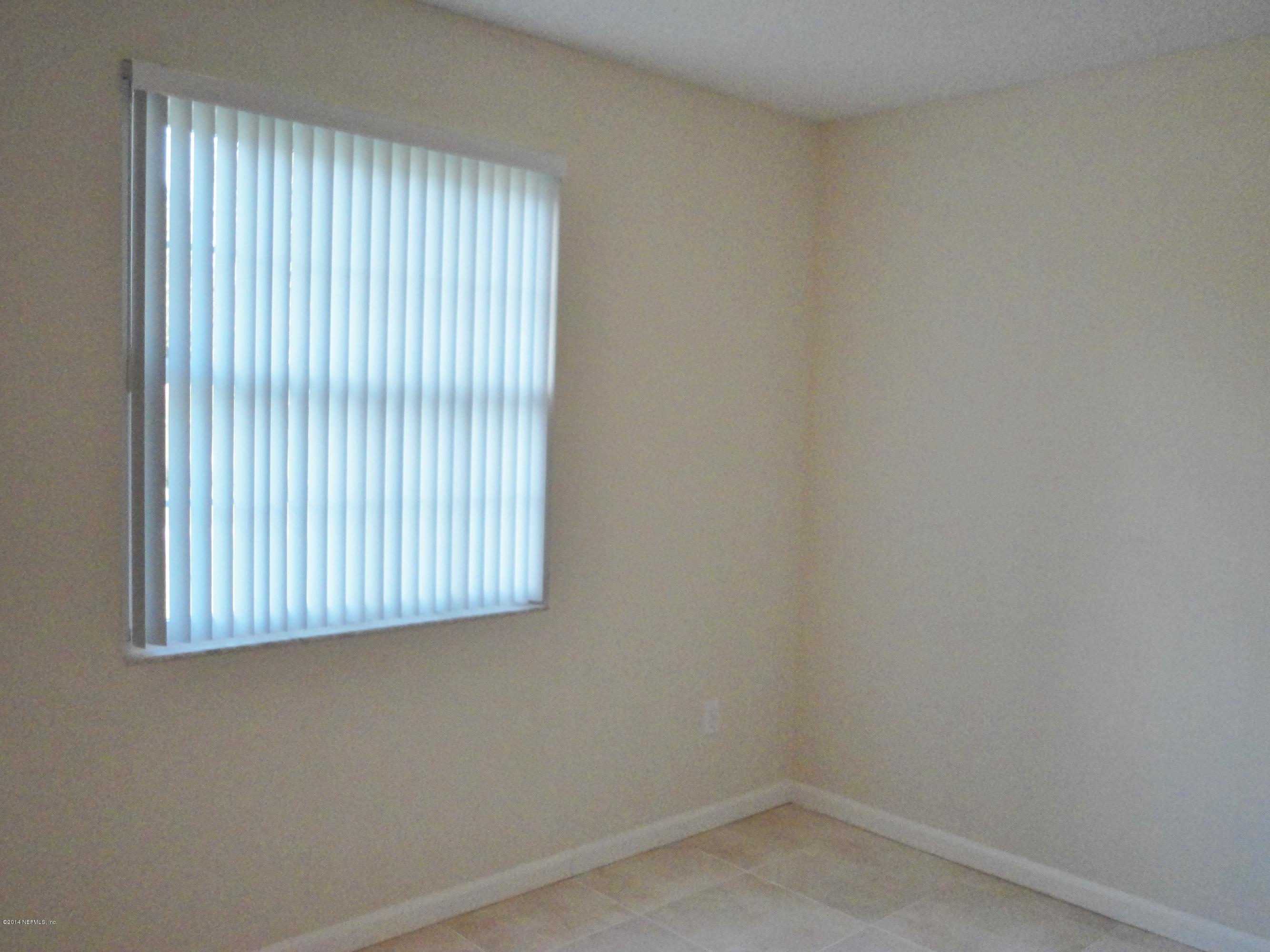 323 Gentian Road St. Augustine, FL 32086 - Photo 19 of 24 an empty room with a window