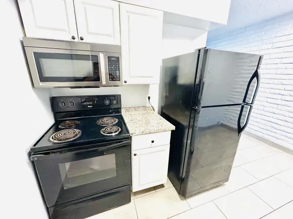$995 | 20 West Southern Avenue, Unit A, Mesa, AZ 85210