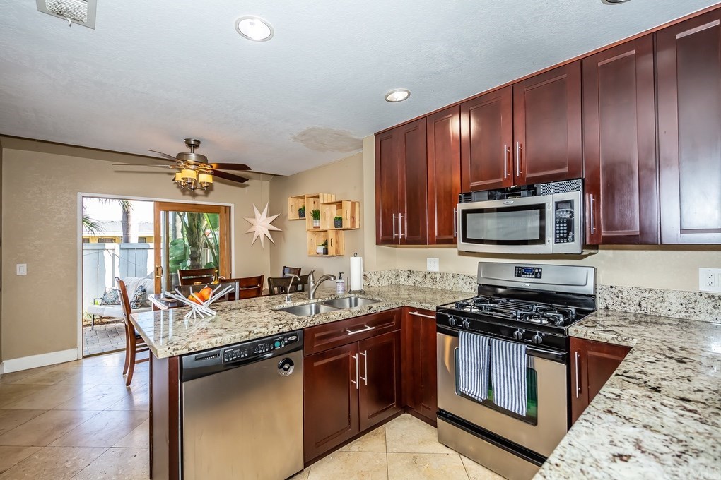 2398 Elden Avenue, Unit A Costa Mesa, CA 92627 - Photo 5 of 23