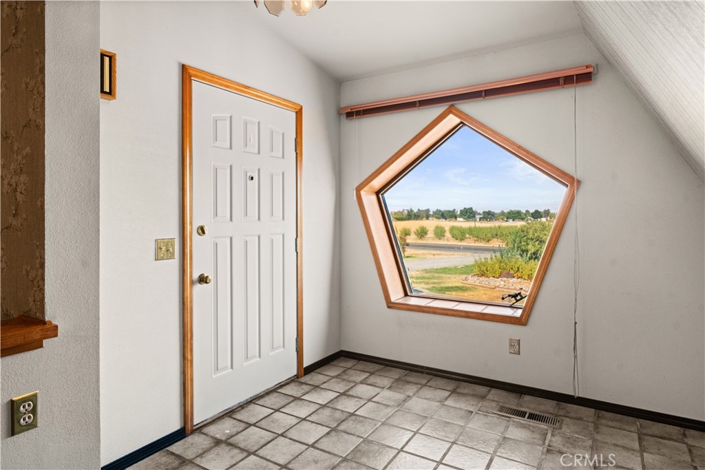 4345 Hall Road Corning, CA 96021 - Photo 2 of 52 an empty room with windows and closet