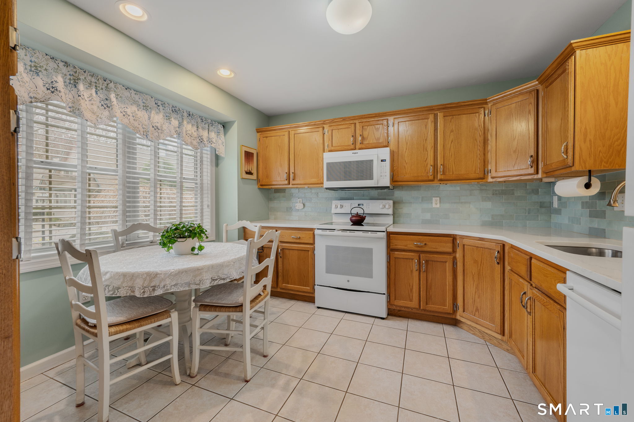 3 Bittersweet Lane, Unit 3 East Lyme, CT 06357 - Photo 4 of 36