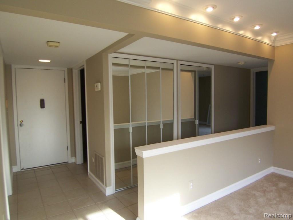 519 University Drive, Unit 1407 Rochester, MI 48307 - Photo 6 of 14