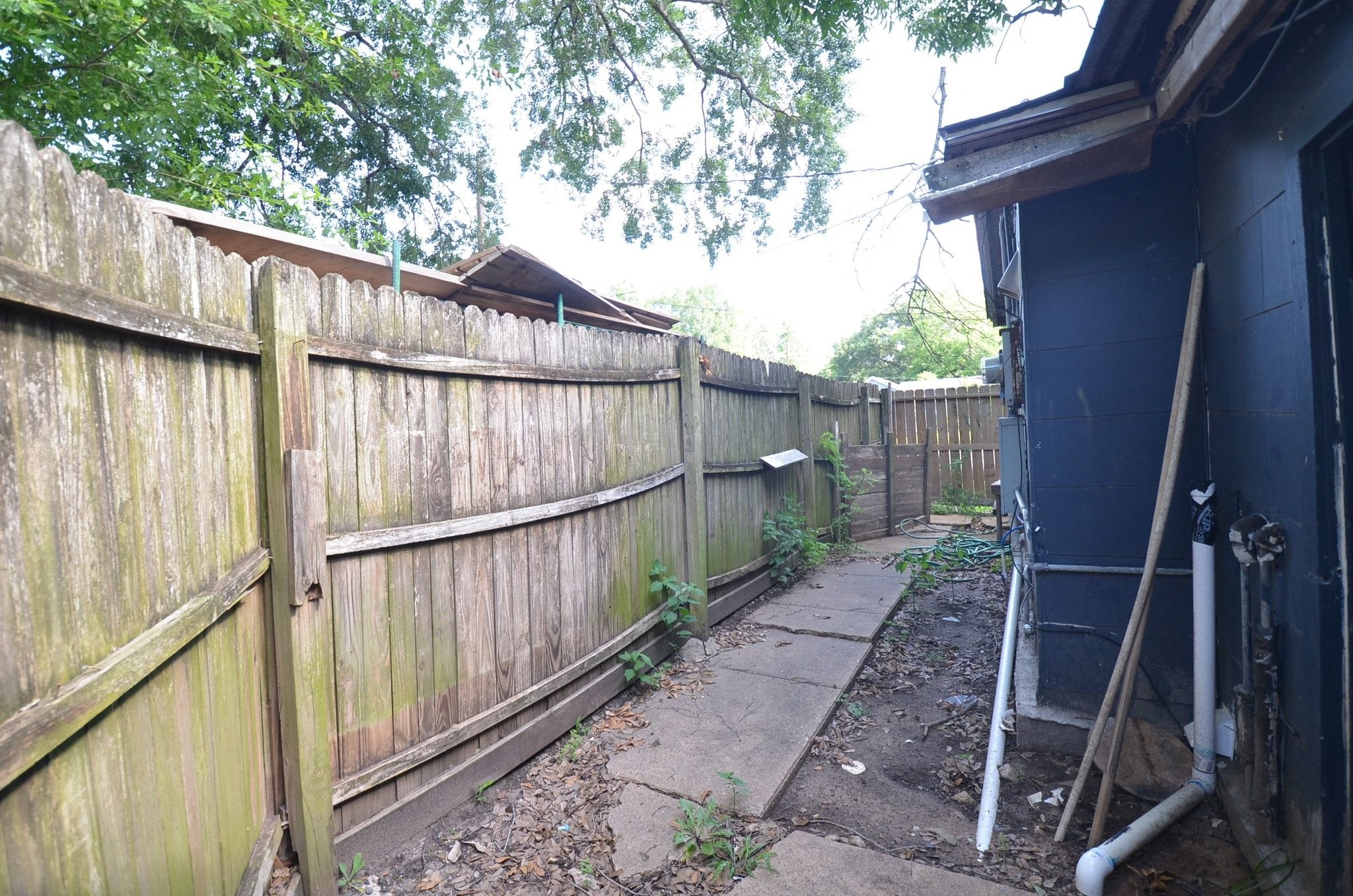 1600 5th Street Rosenberg, TX 77471 - Photo 23 of 24 Side yard offering additional outdoor space.