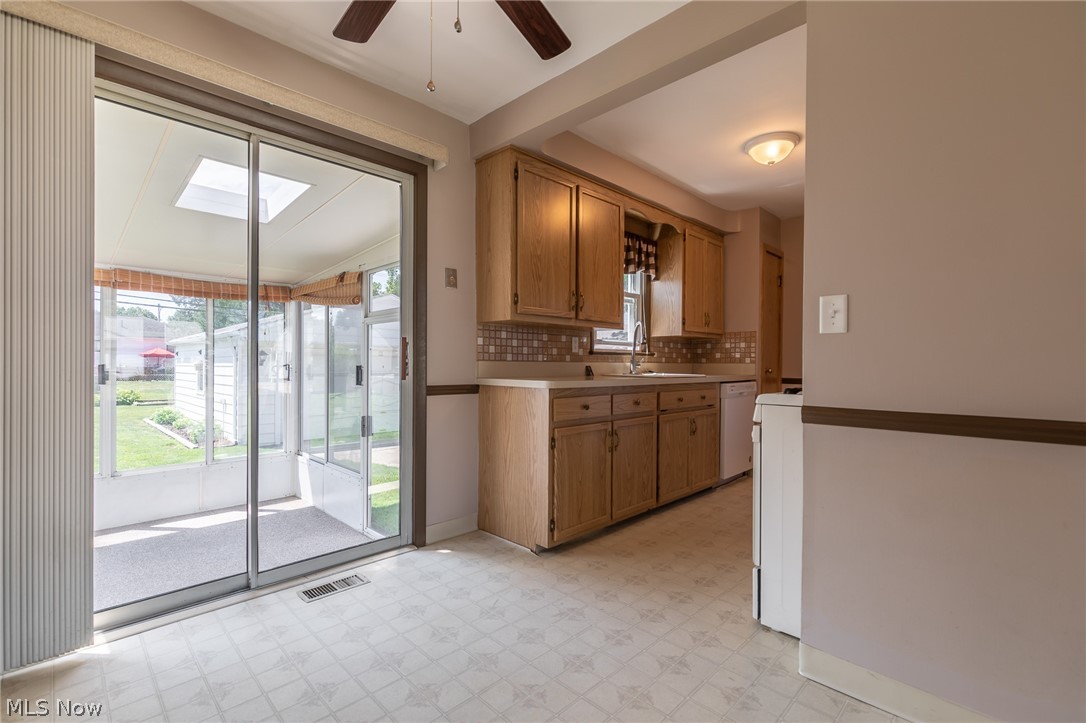 30120 Oakdale Road Willowick, OH 44095 - Photo 8 of 23