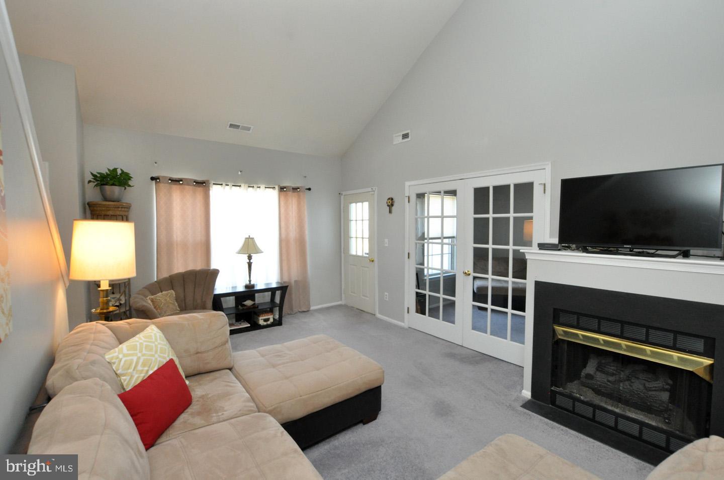 912 Rabbit Run Road Evesham, NJ 08053 - Photo 8 of 24 Living Room