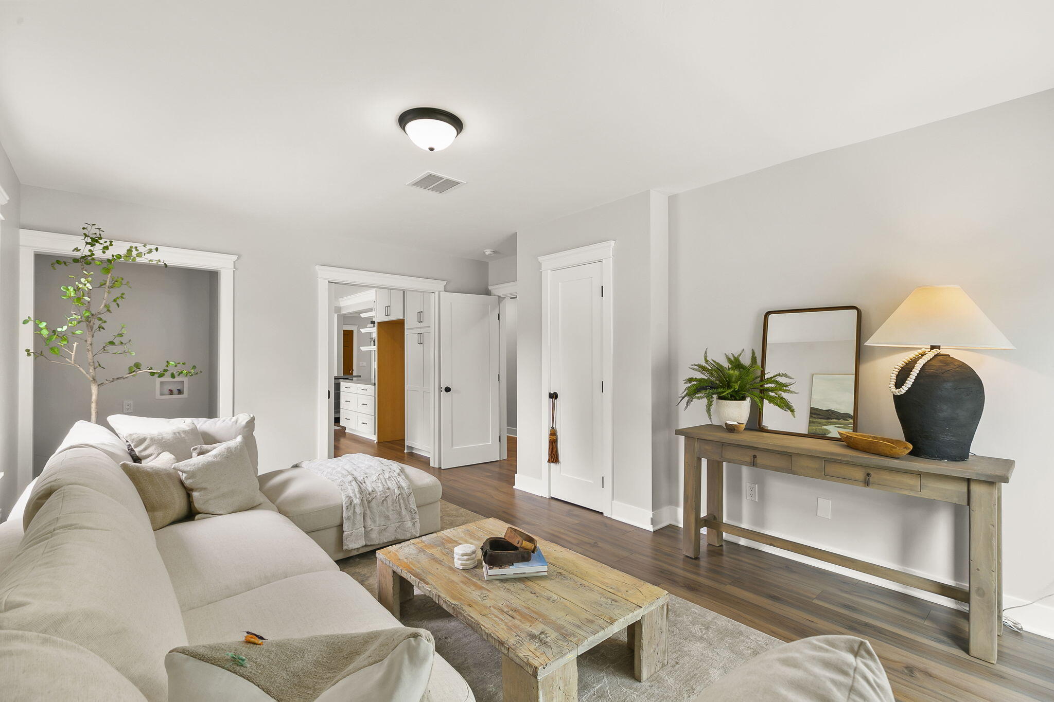 350 Old Grade Road Oak View, CA 93022 - Photo 40 of 59 a living room with furniture