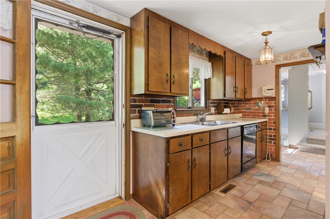 585 Reservoir Road Burrillville, RI 02859 - Photo 8 of 49