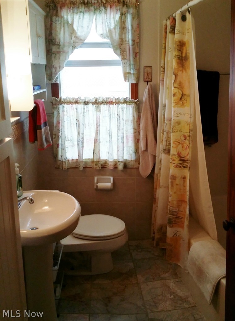 2902 Ralph Avenue Cleveland, OH 44109 - Photo 11 of 25 Gallery Image 11