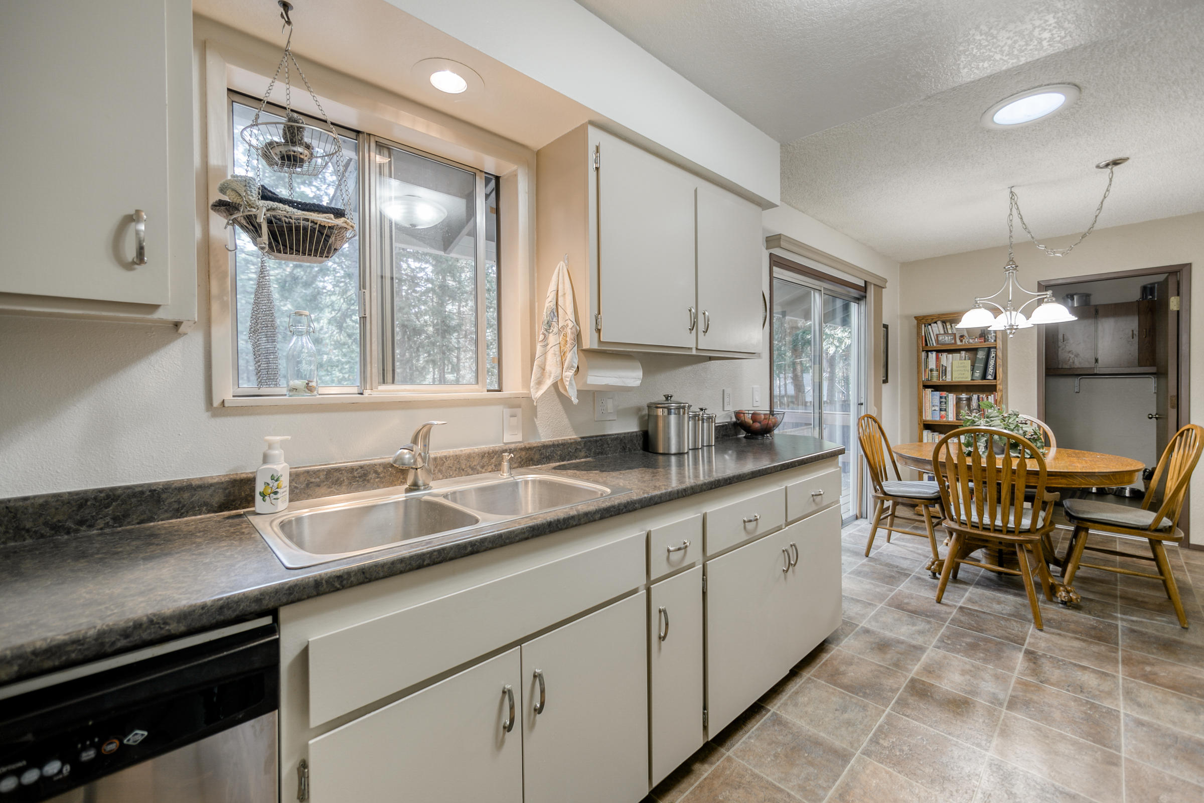 8457 Starlite Pines Road Shingletown, CA 96088 - Photo 10 of 28 Kitchen