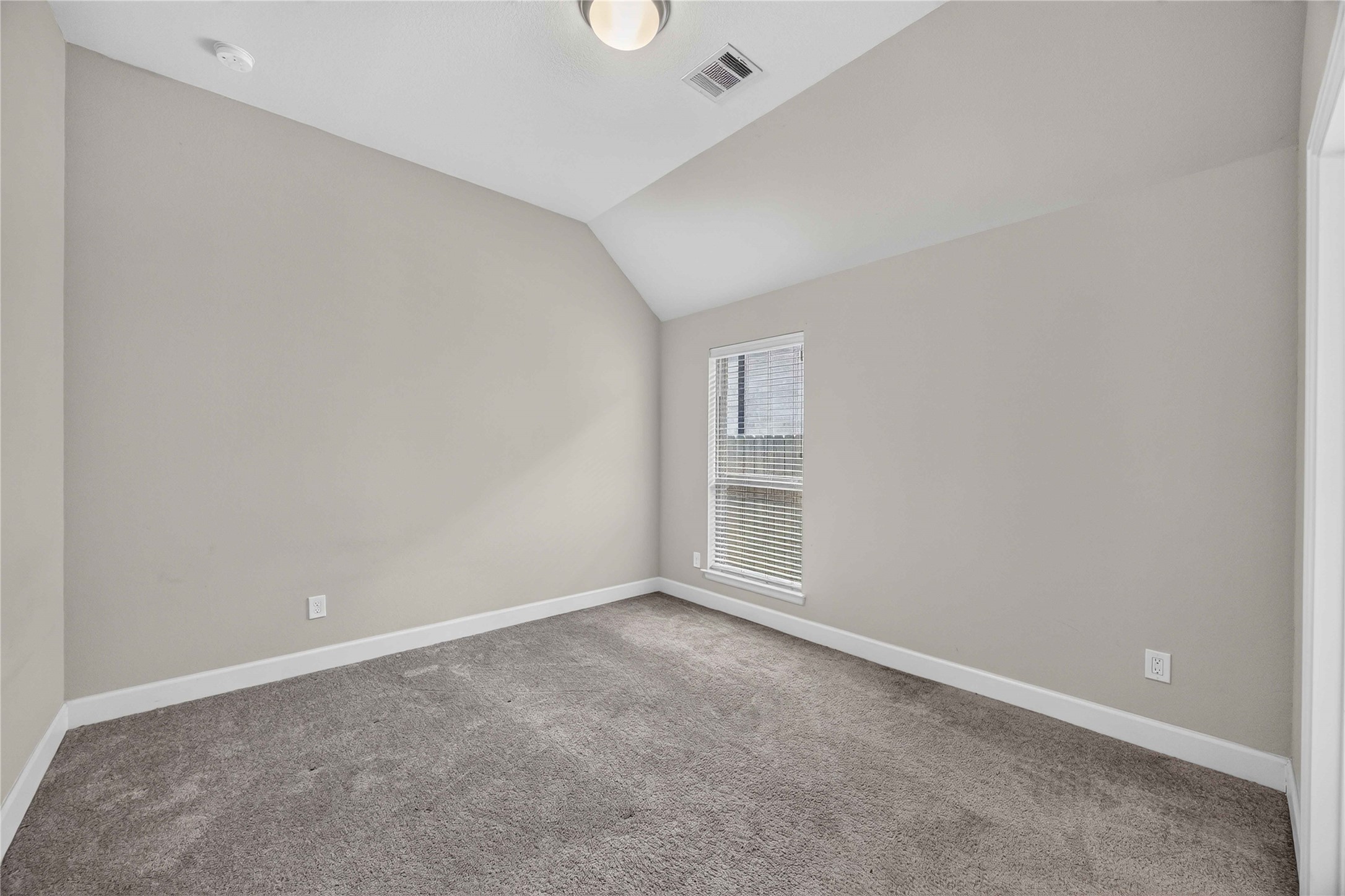 4333 Arbor Crest Lane Manvel, TX 77578 - Photo 5 of 40 Soft textures and graceful ceiling slopes create a peaceful atmosphere in this comfortable, carpeted secondary bedroom.