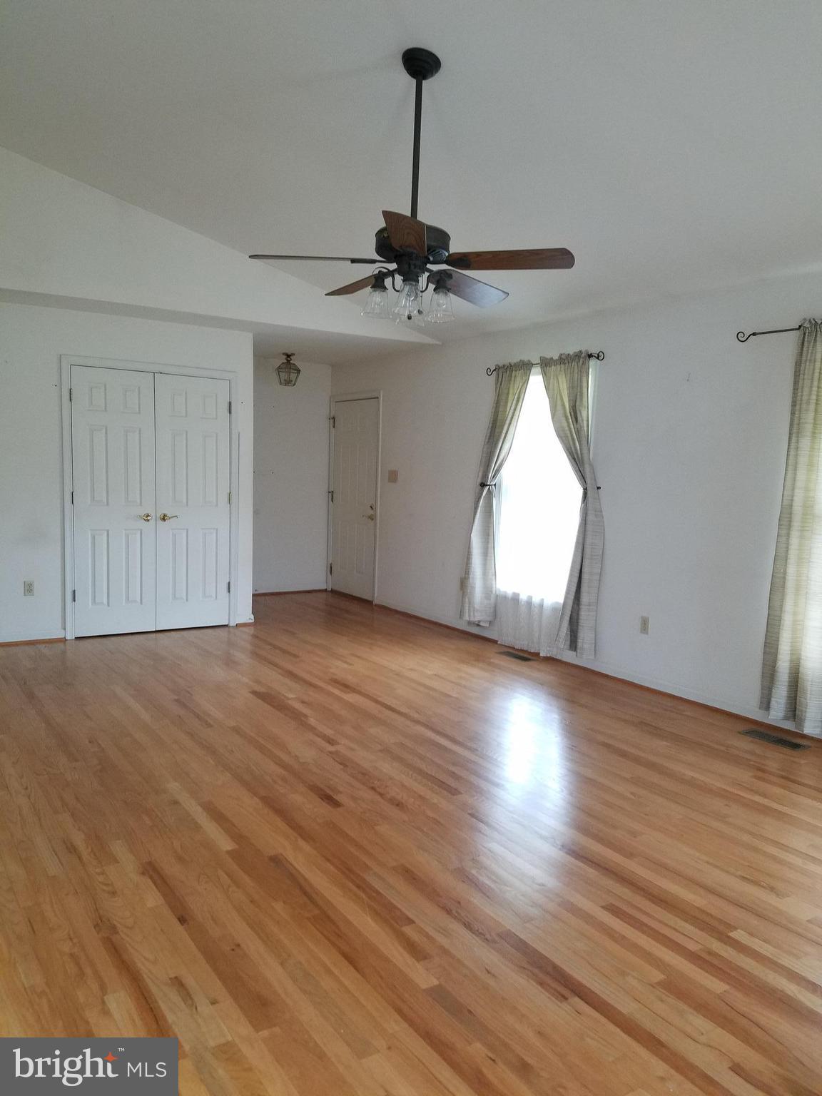 13837 Post Oak Road Spotsylvania, VA 22551 - Photo 16 of 30 Living Room