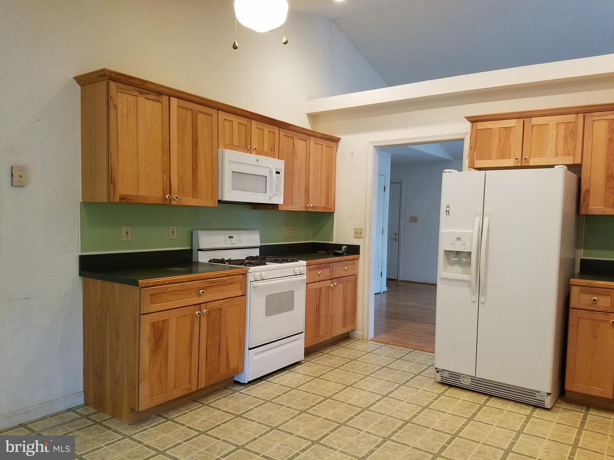 13837 Post Oak Road Spotsylvania, VA 22551 - Photo 18 of 30 Kitchen includes a pantry
