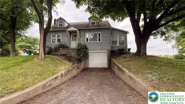 $2,200 | 1946 Pen Argyl Road, Pen Argyl, PA 18072