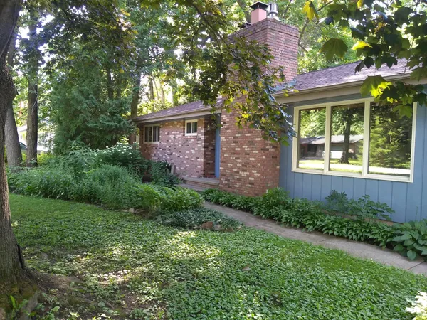 $359,900 | 2627 Oakcrest Drive, Neenah, WI 54956