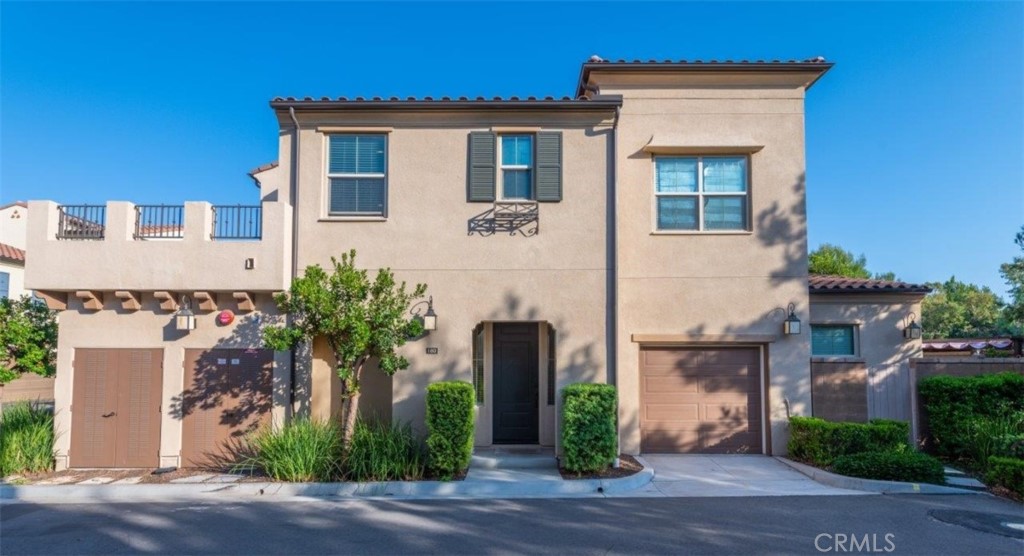 180 Borrego Irvine, CA 92618 - Photo 1 of 23 a front view of a house with garden
