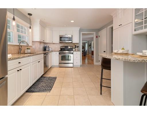 8 Laurel Road Lynnfield, MA 01940 - Photo 8 of 31