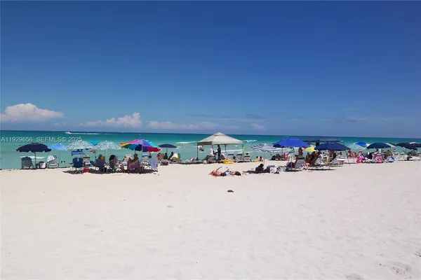 $3,200 | 5161 Collins Avenue, Unit 1610, Miami Beach, FL 33140