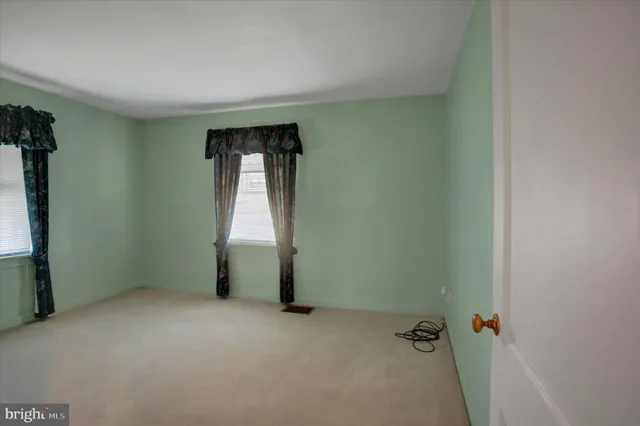 a view of empty room with windows