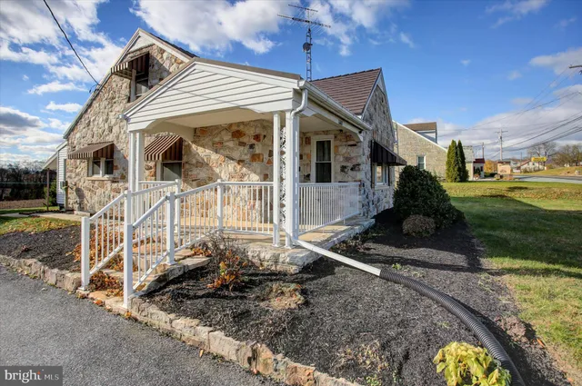 $279,900 | 6602 Lincoln Way West, St. Thomas, PA 17252