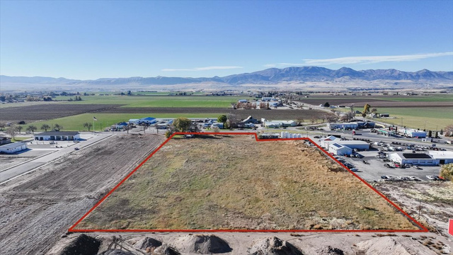 View of property location with property boundaries highlighted and a mountain backdrop