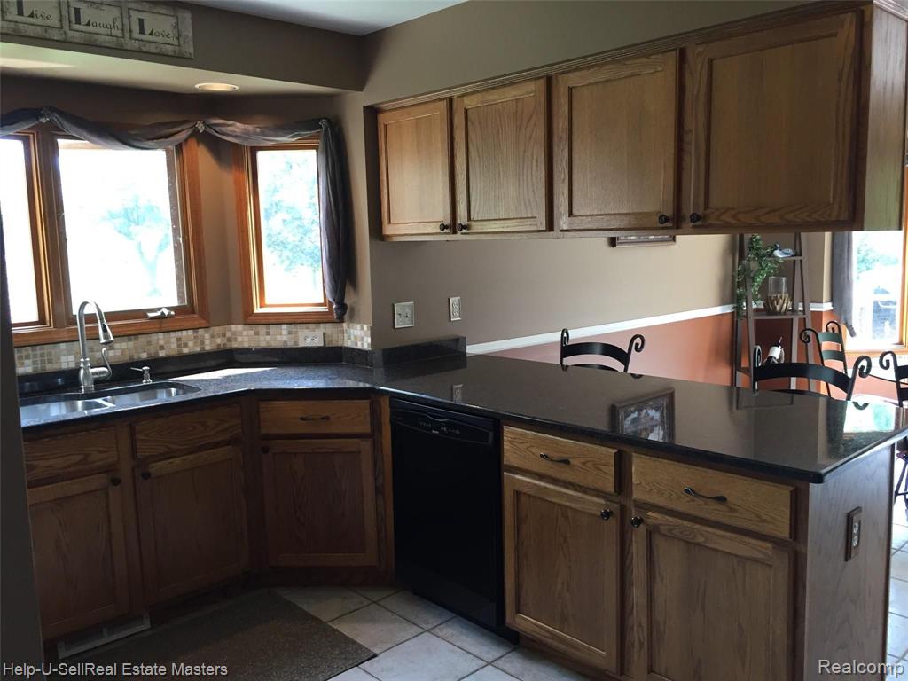 49241 Monte Road Chesterfield, MI 48047 - Photo 8 of 37