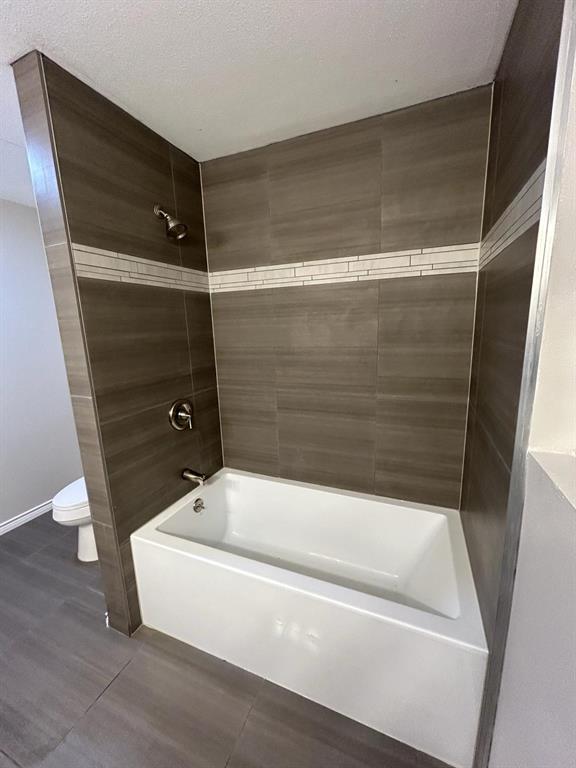 112 Elm Street Roxton, TX 75477 - Photo 13 of 21 a bathroom with a bathtub