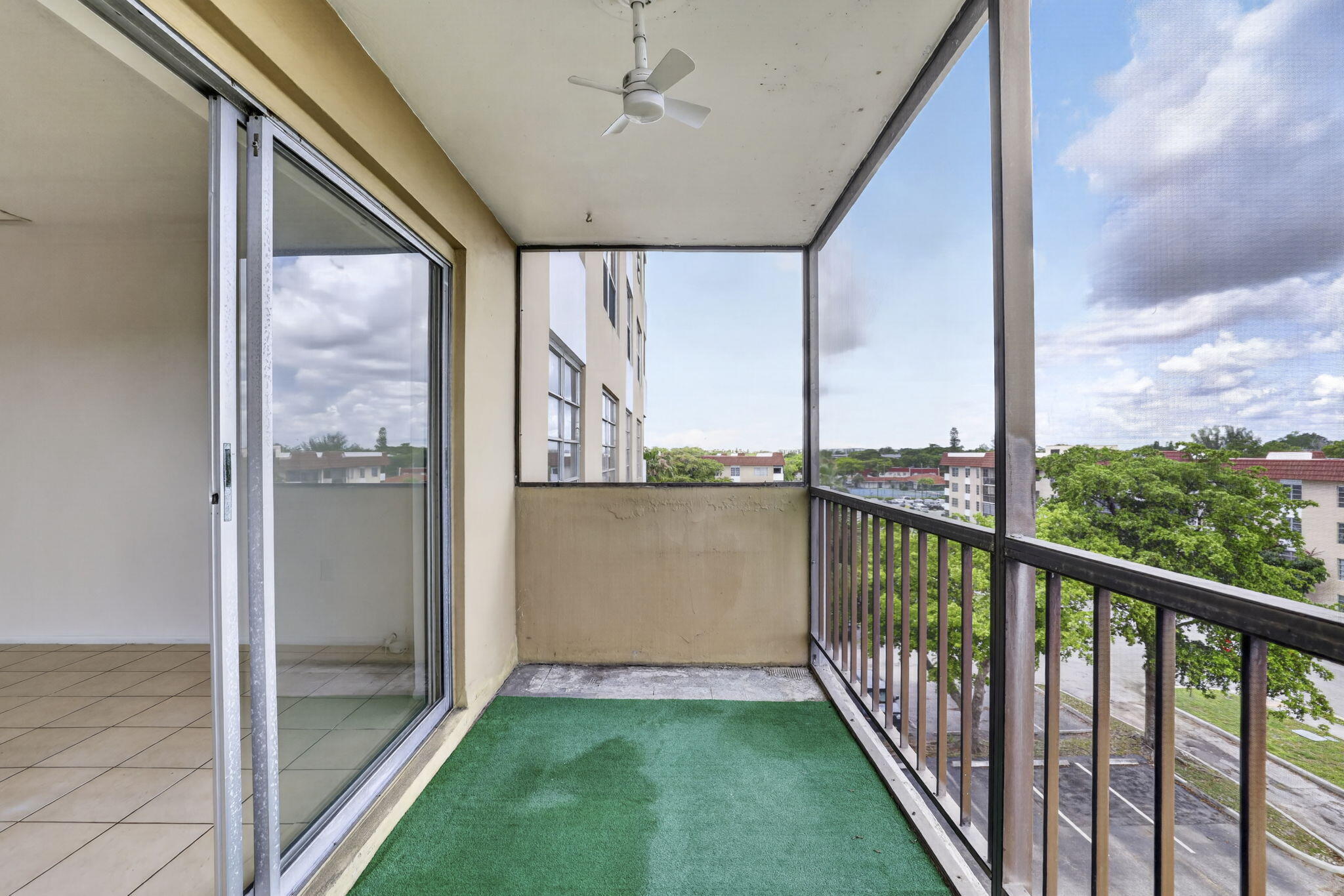 4174 Inverrary Drive, Unit 513 Lauderhill, FL 33319 - Photo 22 of 36 20-web-or-mls-8I8A2010