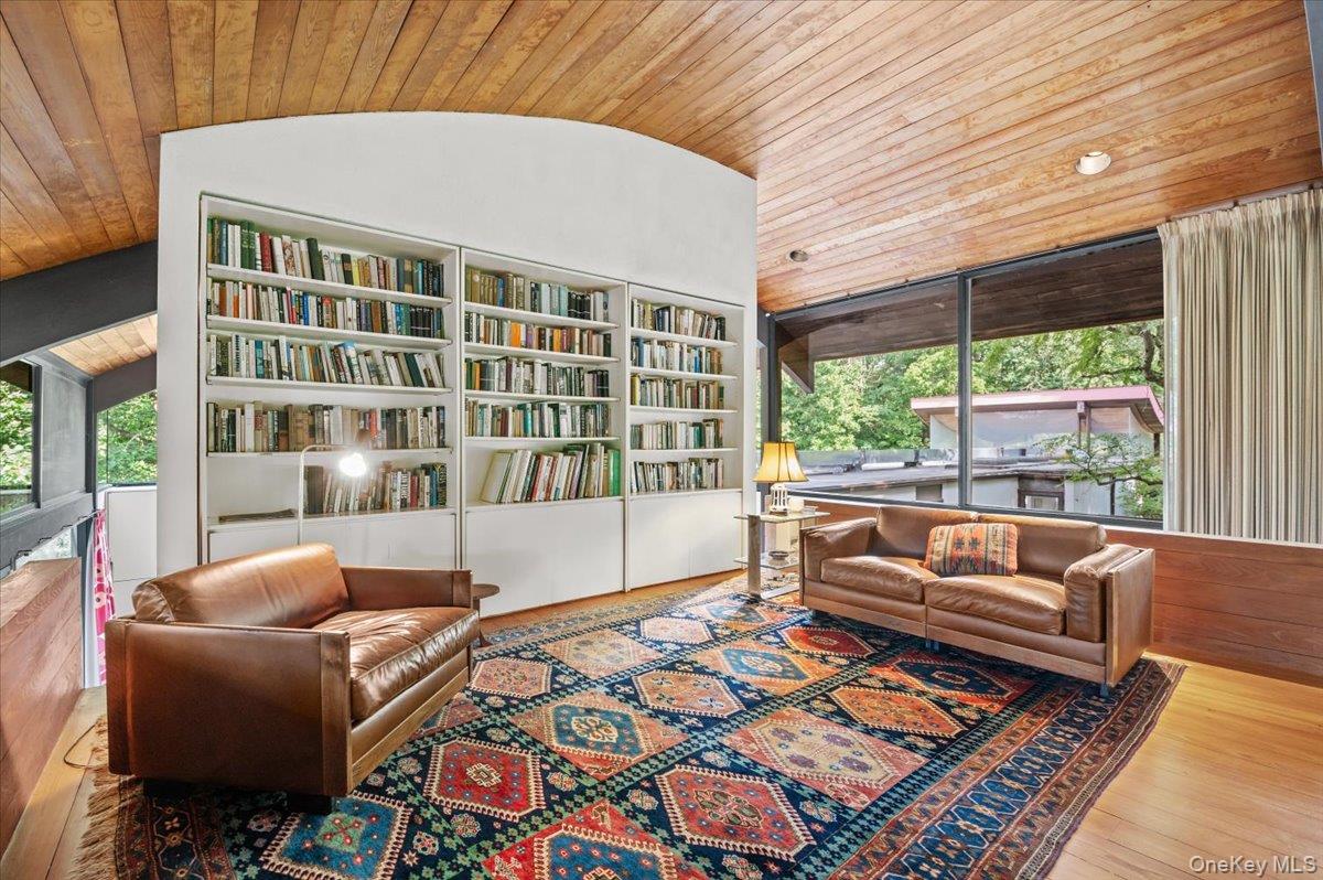 347 Duck Pond Road Locust Valley, NY 11560 - Photo 16 of 49 Gallery Image 16