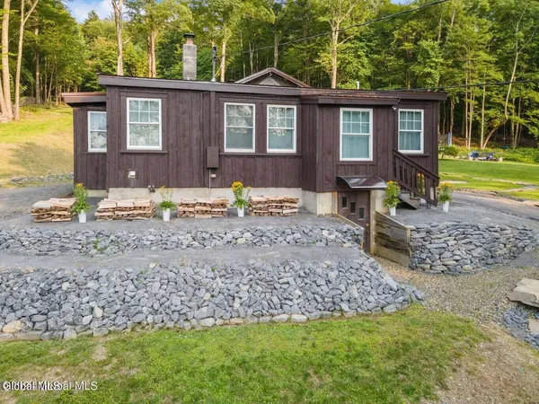 $2,300 | 1136 Enid Road, Summit, NY 12175