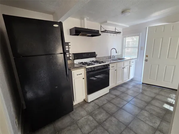 $849 | 302 71st Street, Unit 3, Houston, TX 77011