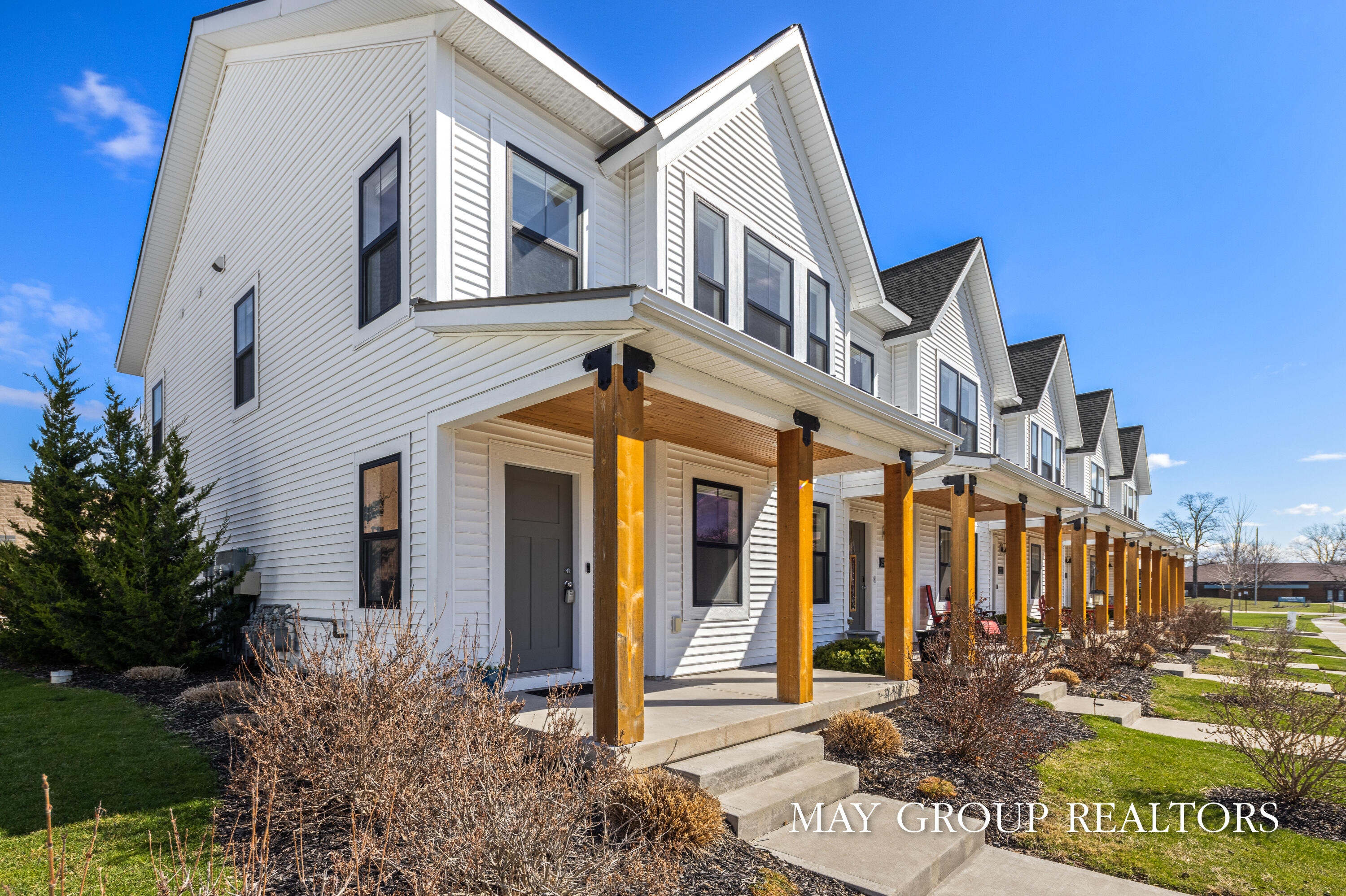 2523 Inverness Road Southeast Grand Rapids, MI 49546 - Photo 3 of 46 2523.Inverness.Rd-1