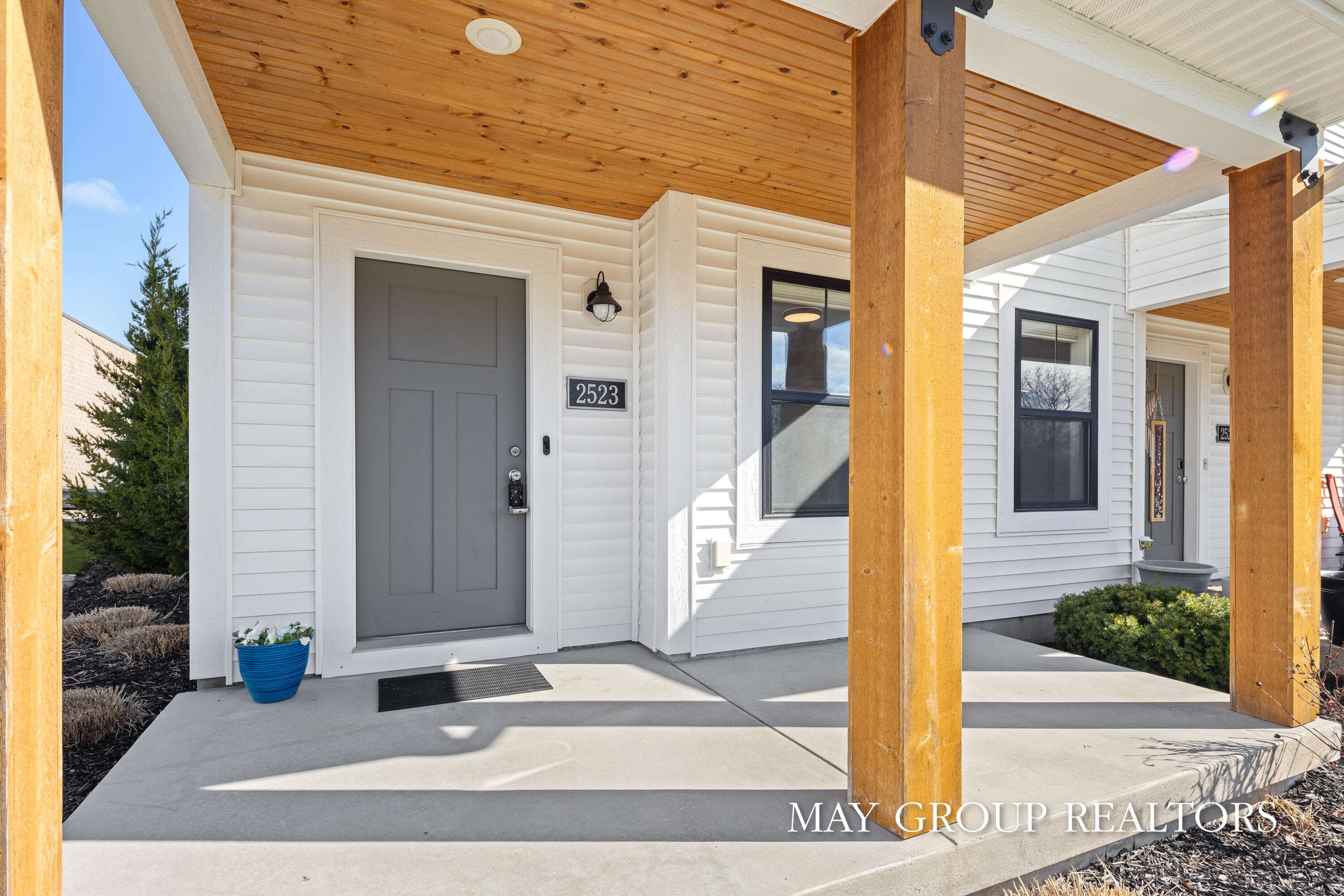 2523 Inverness Road Southeast Grand Rapids, MI 49546 - Photo 4 of 46 2523.Inverness.Rd-4