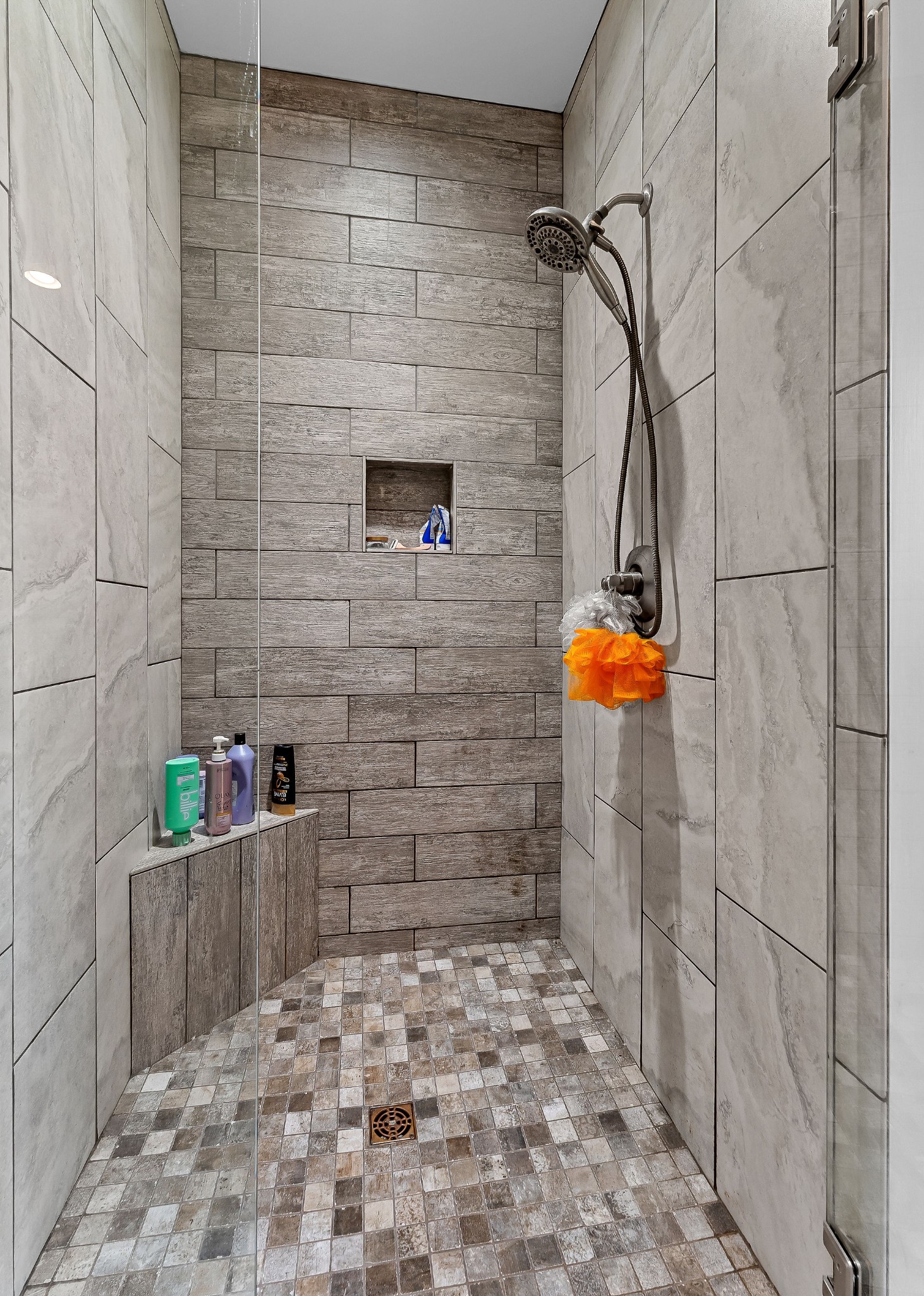 656 Osement Road McMinnville, TN 37110 - Photo 20 of 43 a bathroom with a shower