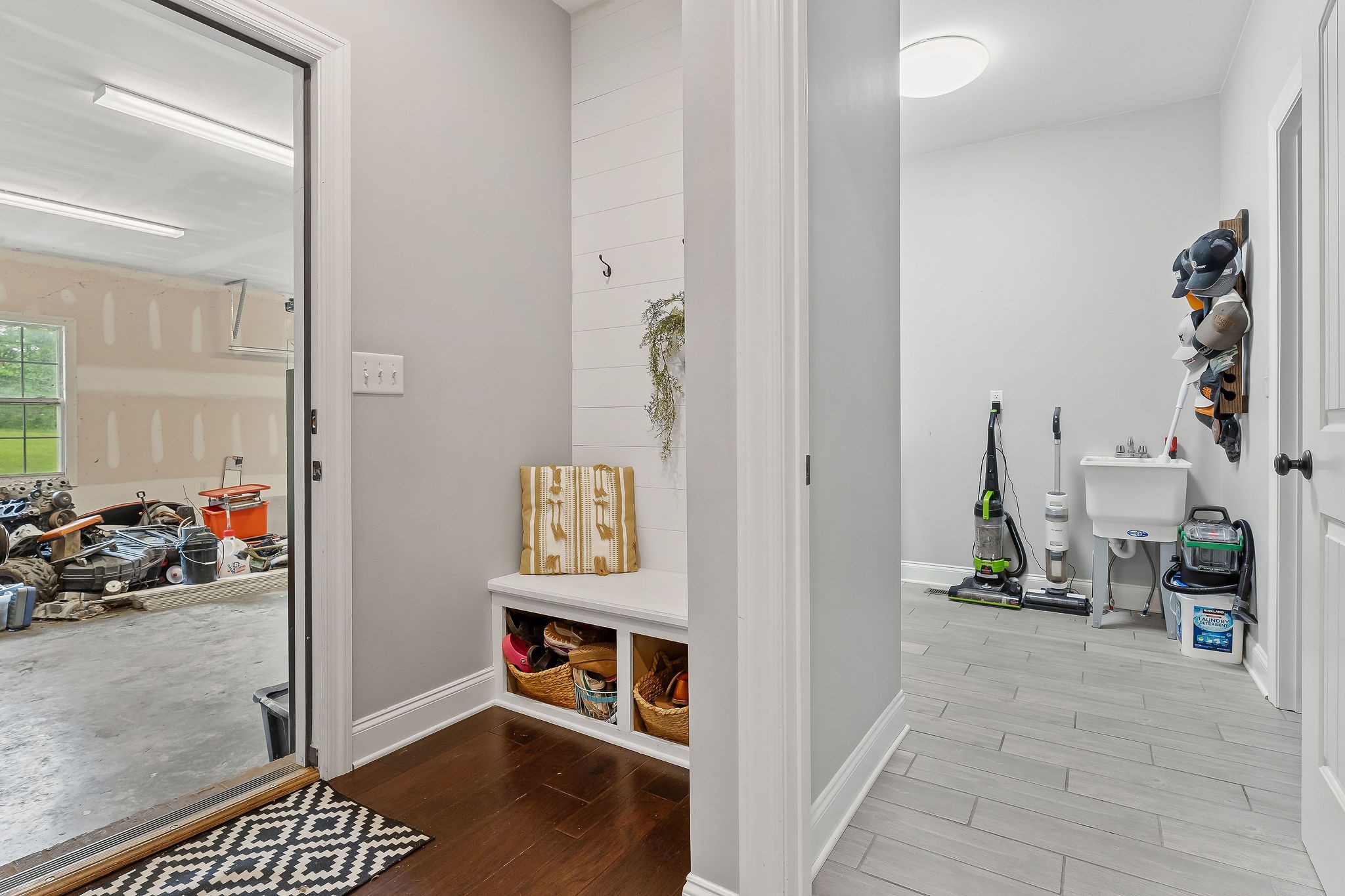 656 Osement Road McMinnville, TN 37110 - Photo 29 of 43 a view of a livingroom with furniture and toys