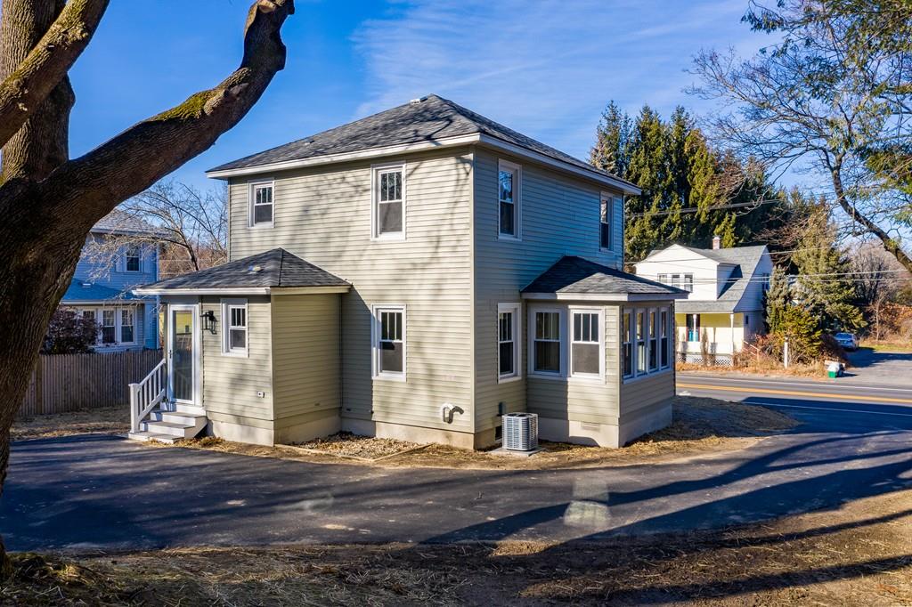 257 Bridge Road Northampton, MA 01062 - Photo 5 of 40