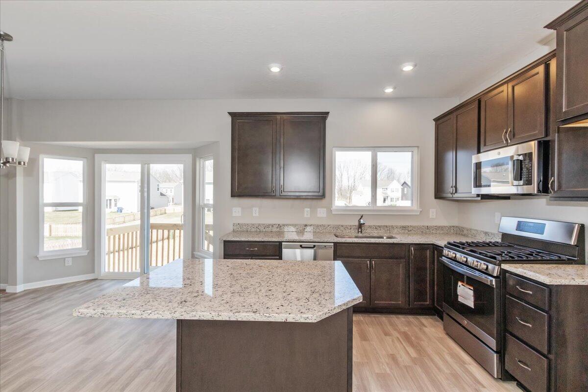 453 Randall Road Delaware, OH 43015 - Photo 7 of 37 07-Kitchen