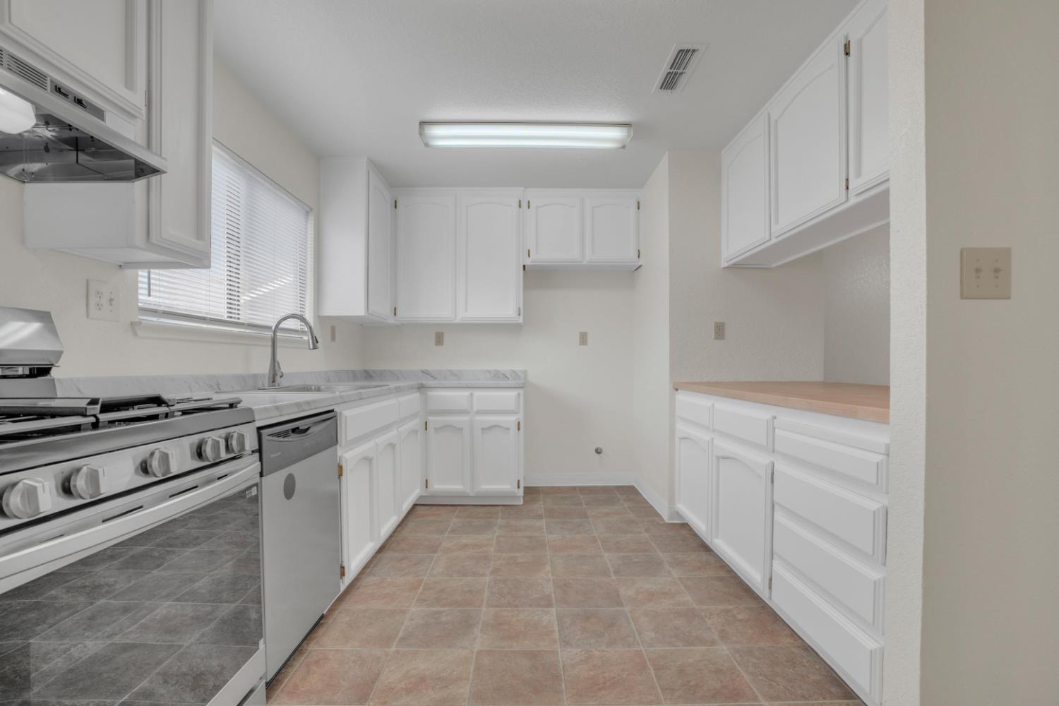 1535 Springville Way Turlock, CA 95380 - Photo 11 of 30